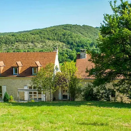 Апартаменты Le Prieure Beautiful 4 Bedroom Stone With Pool Saint-Germain-du-Bel-Air